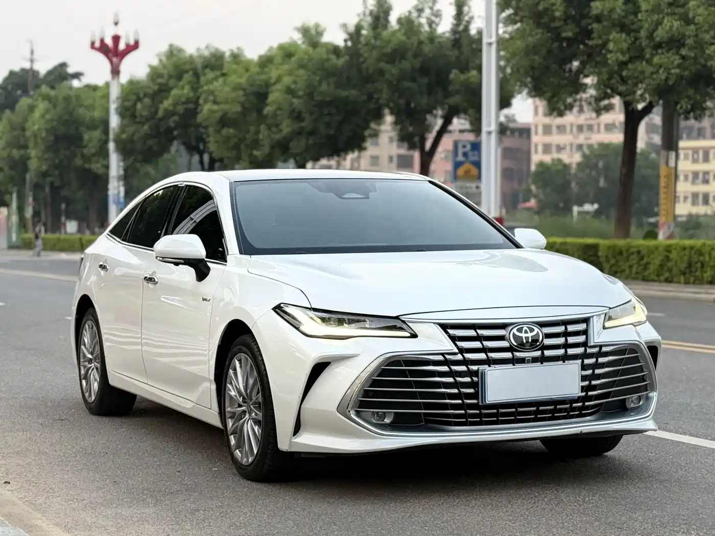 Toyota Avalon 2025 2024 Model Hybrid 2.0L Prestige Edition