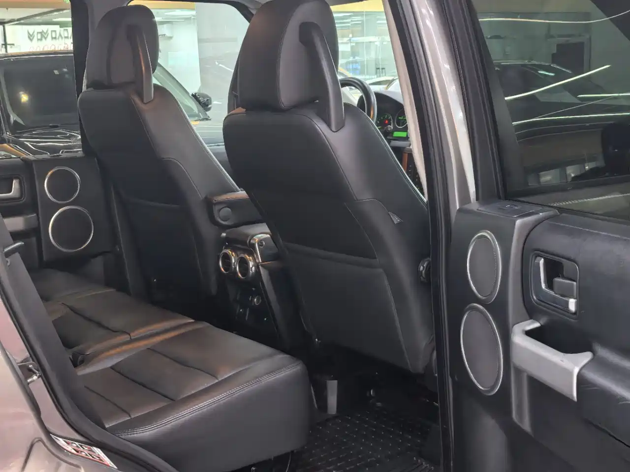 Photo 8 - Land Rover Discovery
