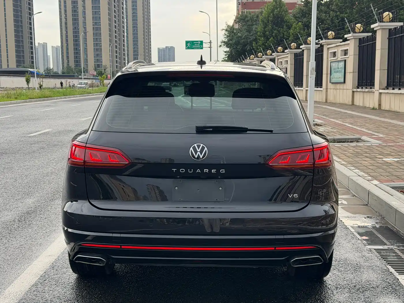 Volkswagen Touareg 2021 2021 3.0TSI Sharp Edition with Gloss Black Sports Package