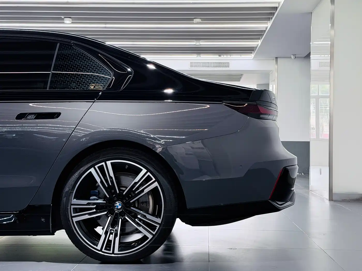BMW I7