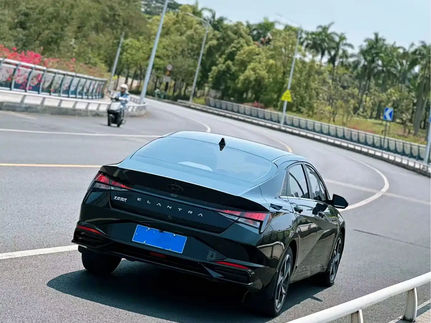 Hyundai Elantra 2021 1.5L CVT GLX Elite Edition фото 4