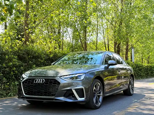 Audi A4L 40 TFSI, Люкс Драйв