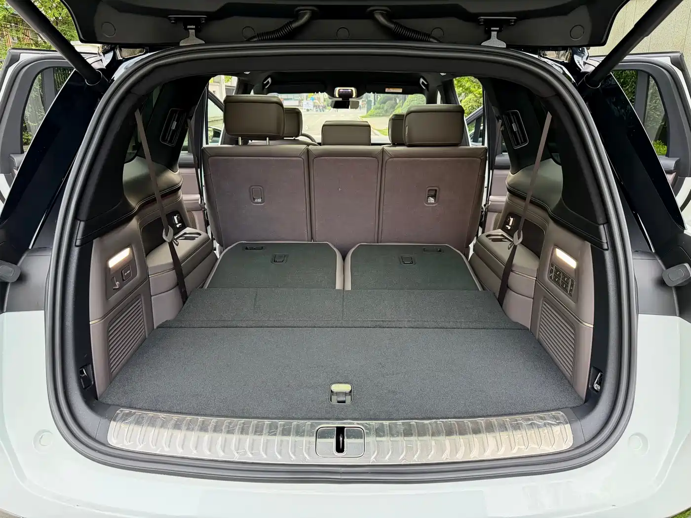 NIO ES8 2025 Base Model 7-Seater фото 11