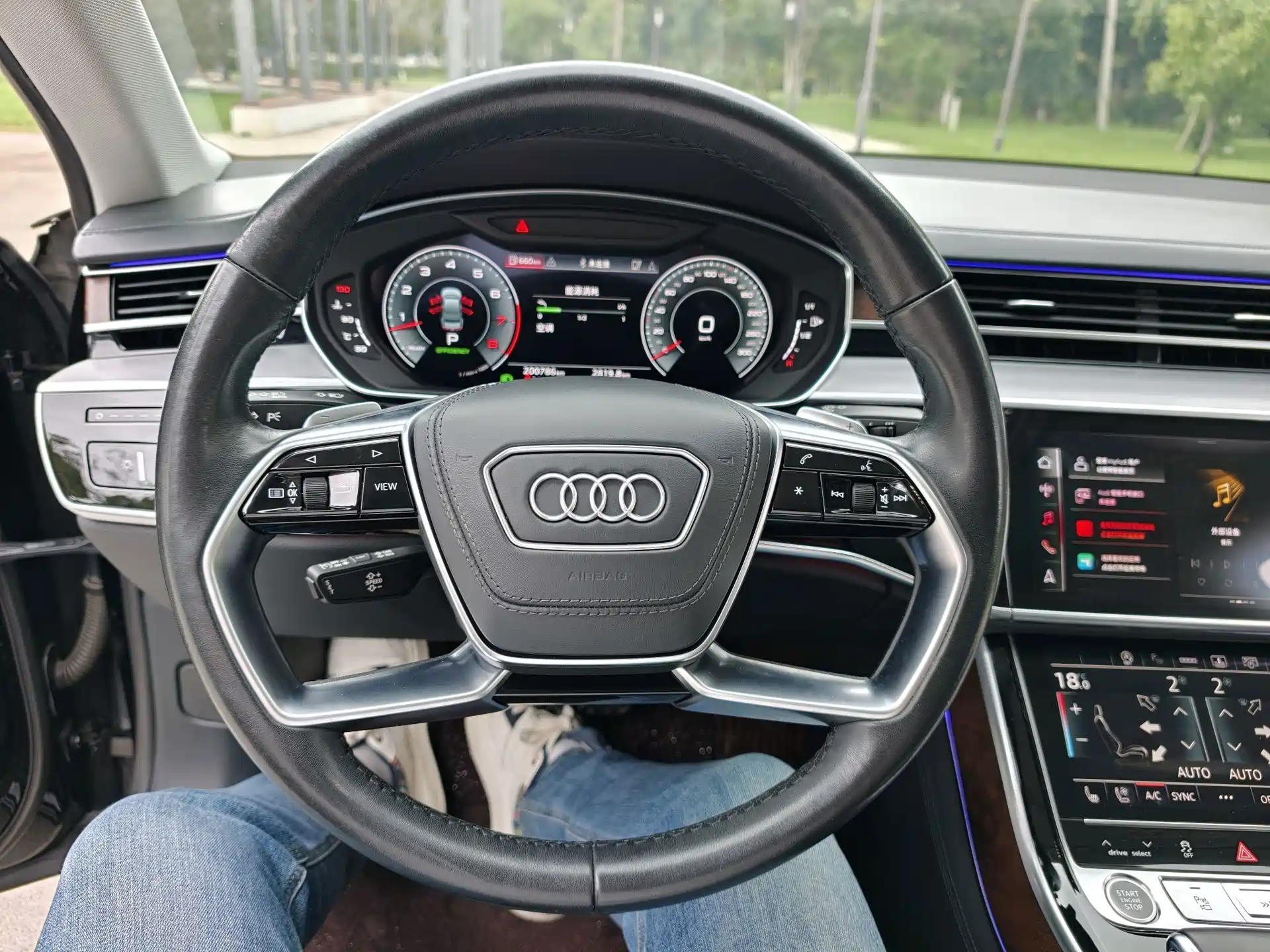 Фото 18 - Audi A8