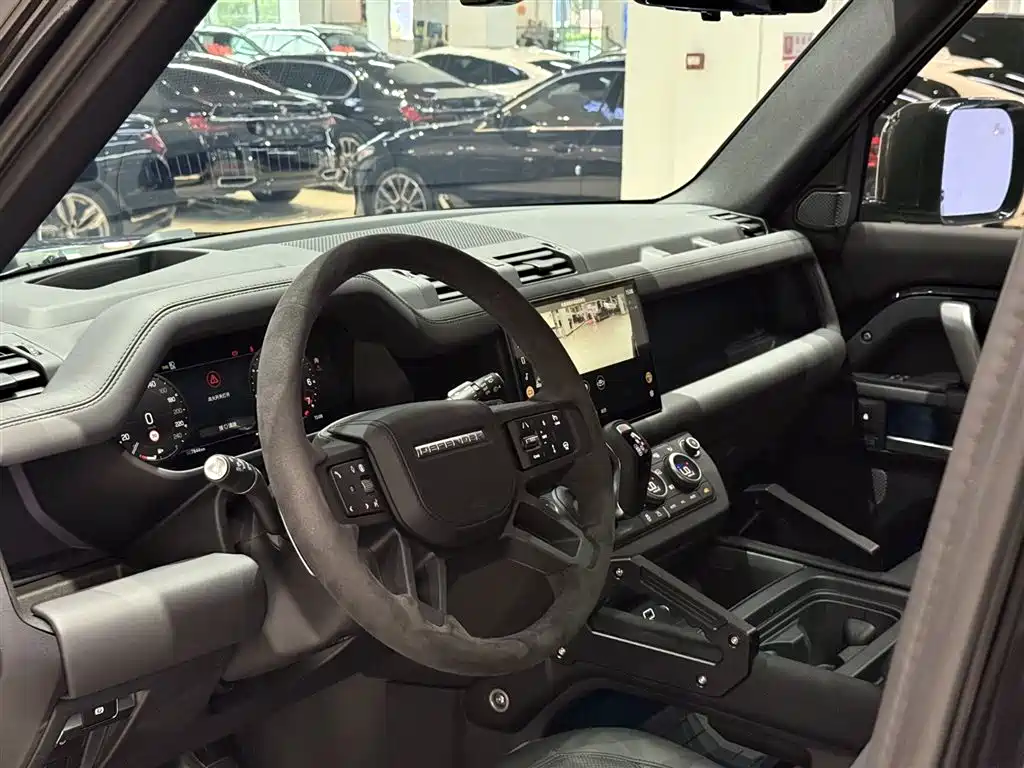 Land Rover Defender 2024 110 5.0T V8 фото 10
