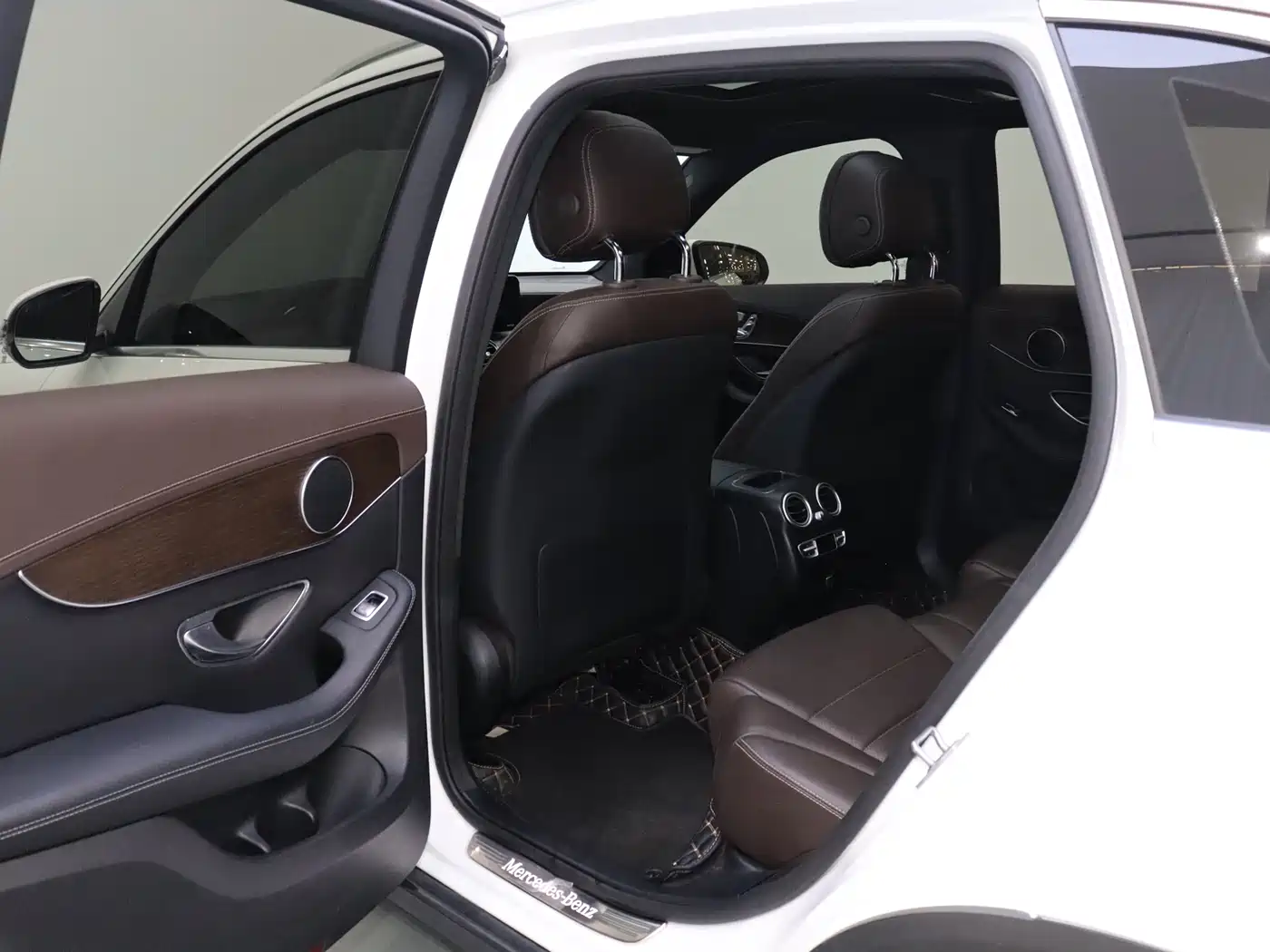 Mercedes-Benz GLC 2022 Facelift GLC 260 L 4MATIC Luxury Model фото 15