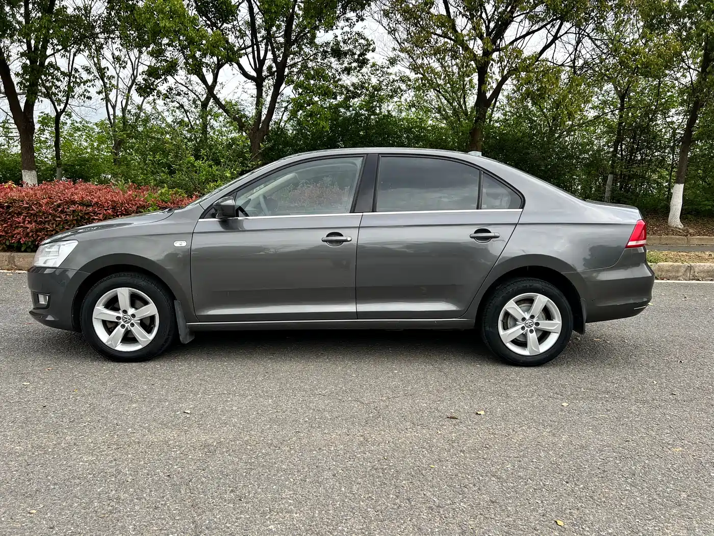 Volkswagen Santana 2013 1.6L Automatic Comfort Edition фото 3