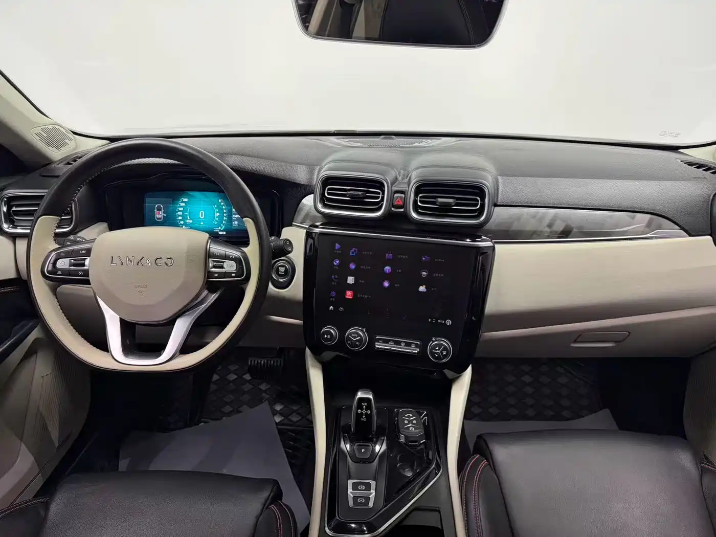 Lynk & Co 02 2018 Model 1.5T DCT 2WD Yao Pro Edition China V фото 14