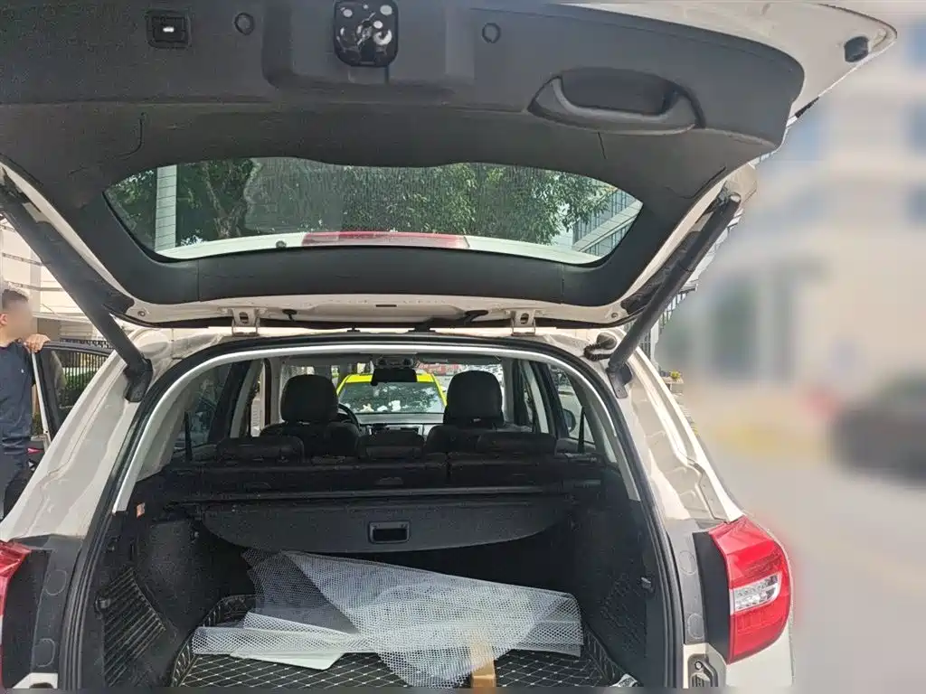 Haval H8 2015 2.0T FWD Elite фото 16