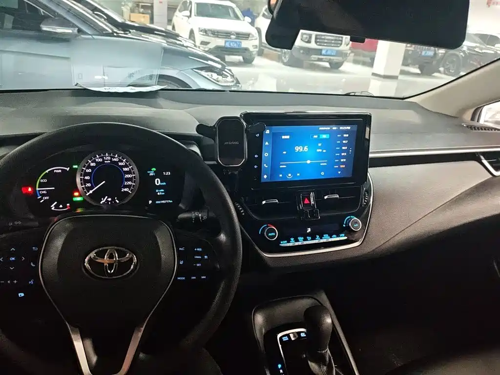 Toyota Corolla 2021 Hybrid 1.8L E-CVT Elite Edition фото 10