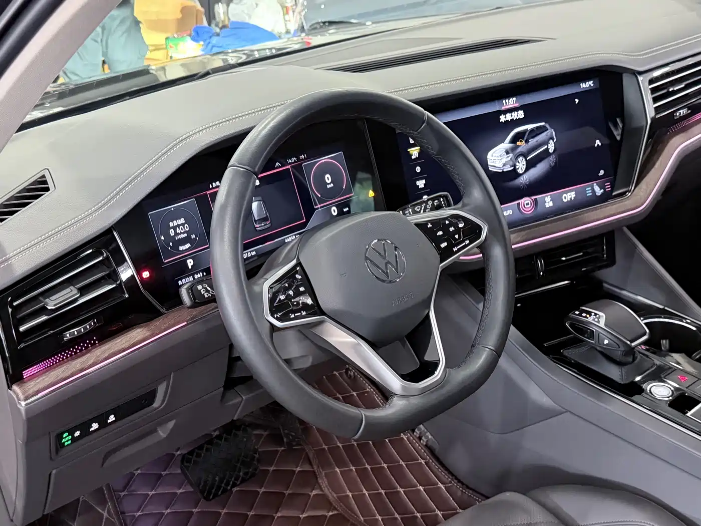 Volkswagen Touareg 2023 3.0TSI R-Line Classic Sports Package фото 6