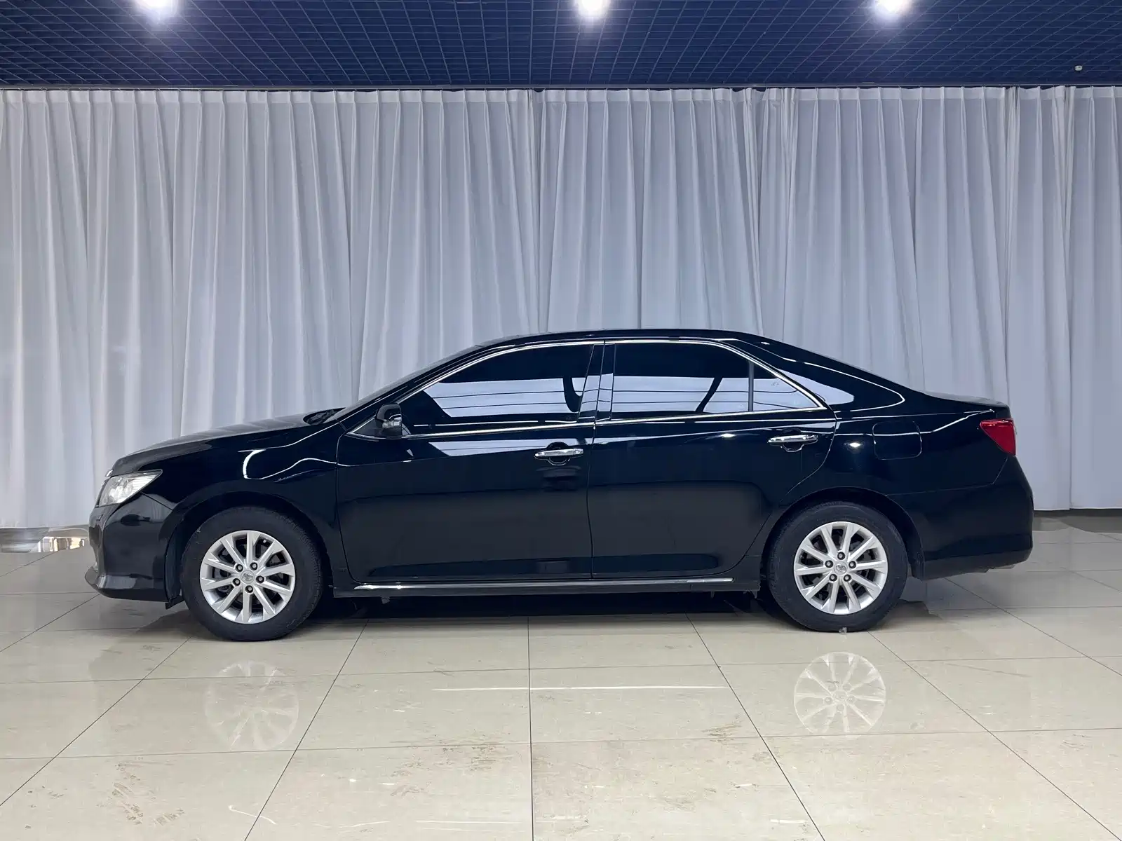 Фото 4 - Toyota Camry
