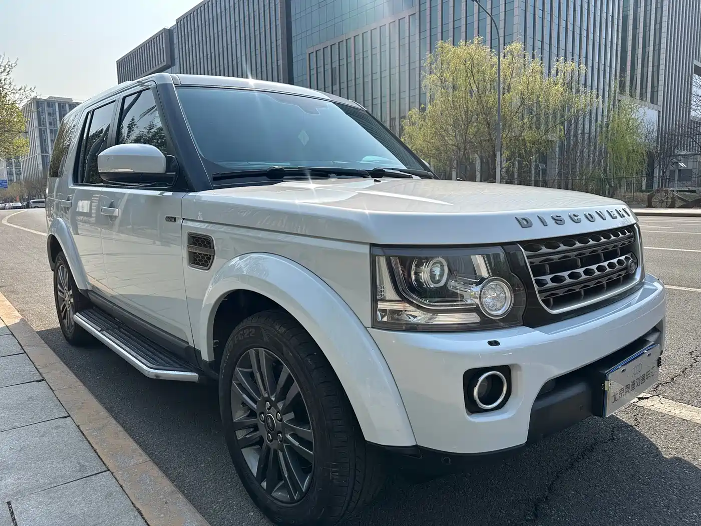 Land Rover Discovery 2016 3.0 SC V6 HSE фото 2