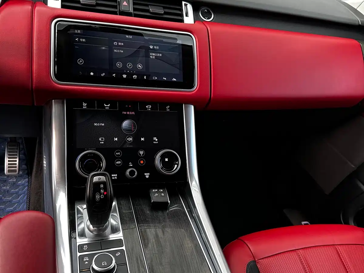 Land Rover Range Rover Sport 2021 3.0 L6 Gloss Black Edition фото 11