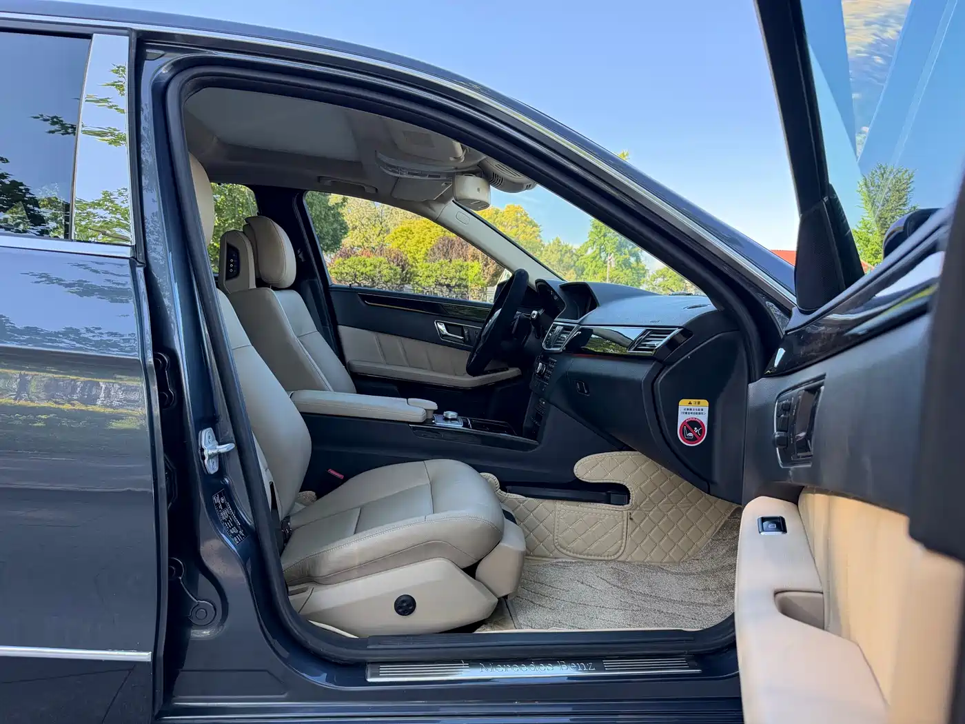 Mercedes-Benz E-Class 2010 E 300 L Fashion фото 12