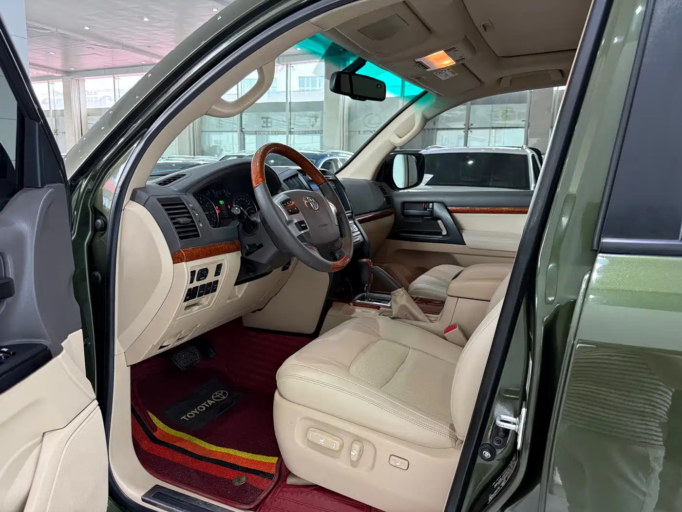 Toyota Land Cruiser (Import) 2015 4.0L V6 Middle East Limited Edition фото 6