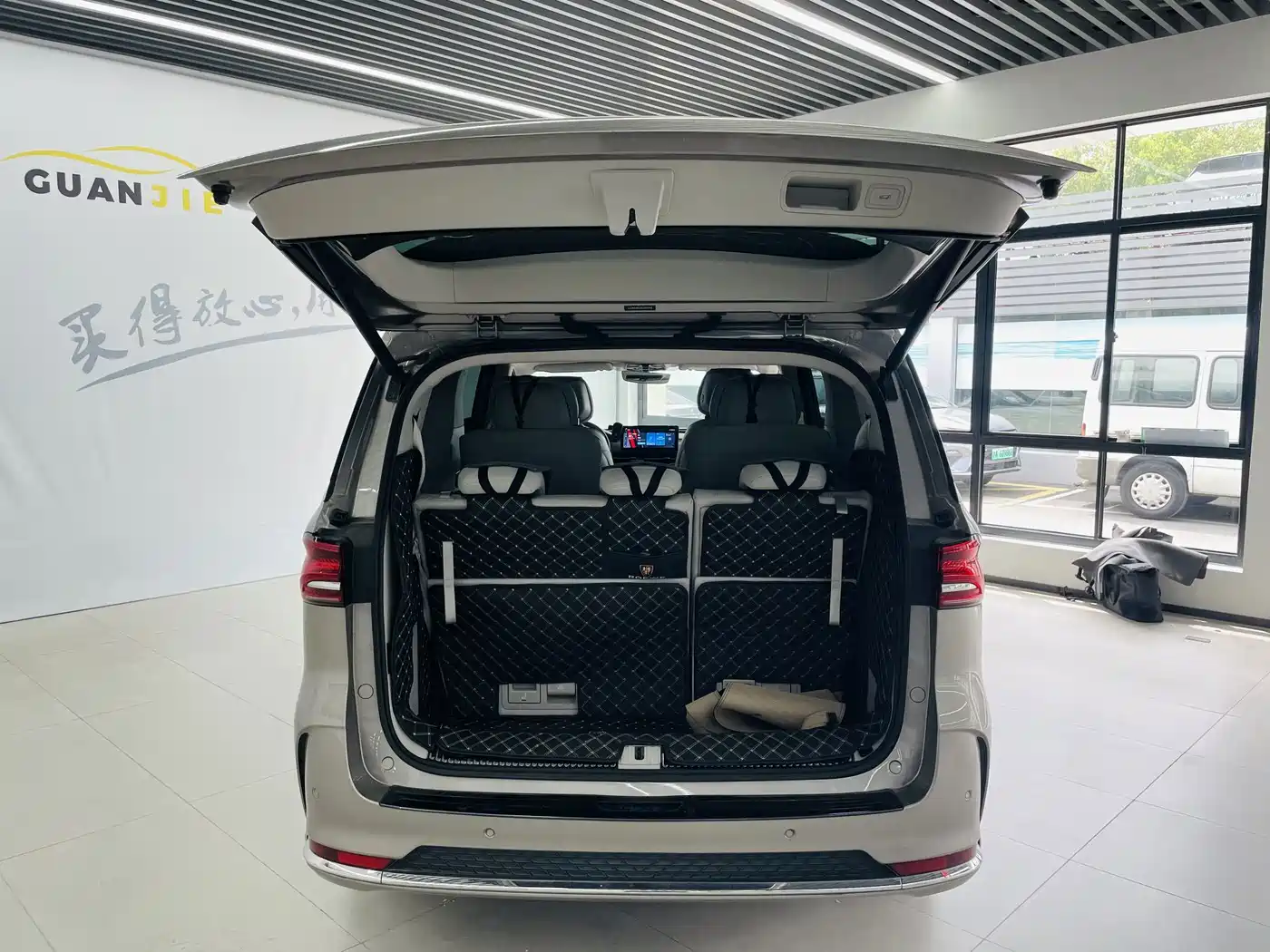 Roewe iMAX8 2024 2023 400TGI Cross Edition