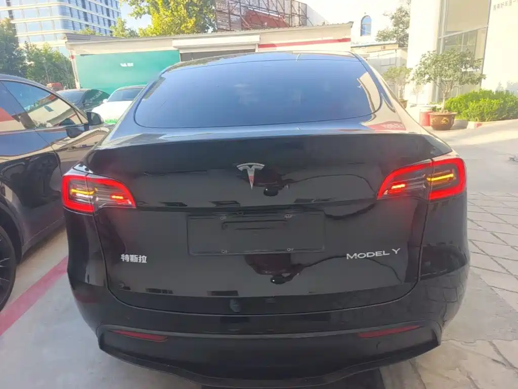 Фото 6 - Tesla Model Y