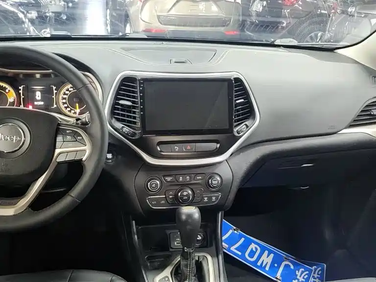 Jeep Cherokee 2018 2017 2.4L Leading Edition