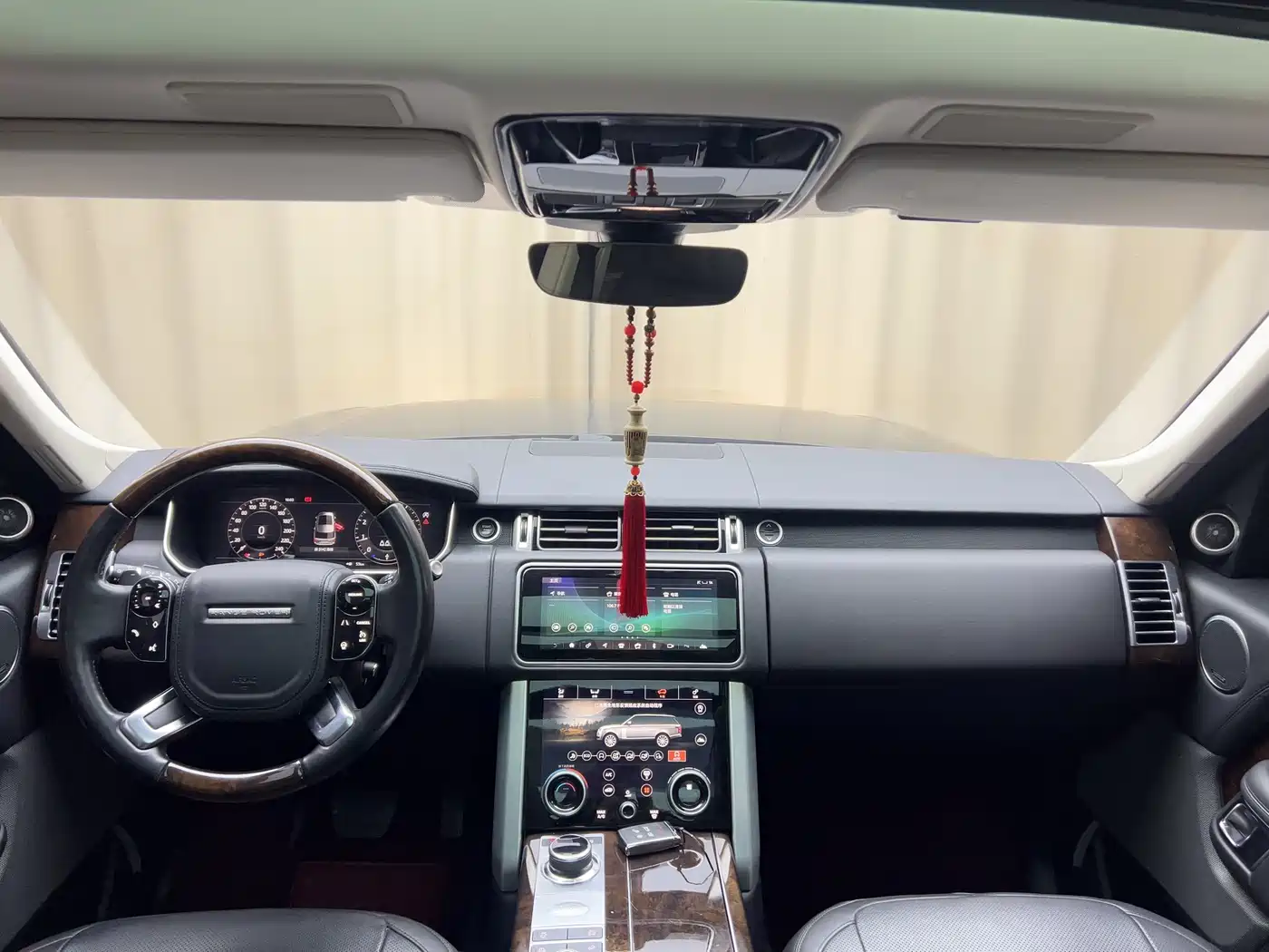 Land Rover Range Rover 2020 3.0 L6 Heritage Extended Edition фото 14