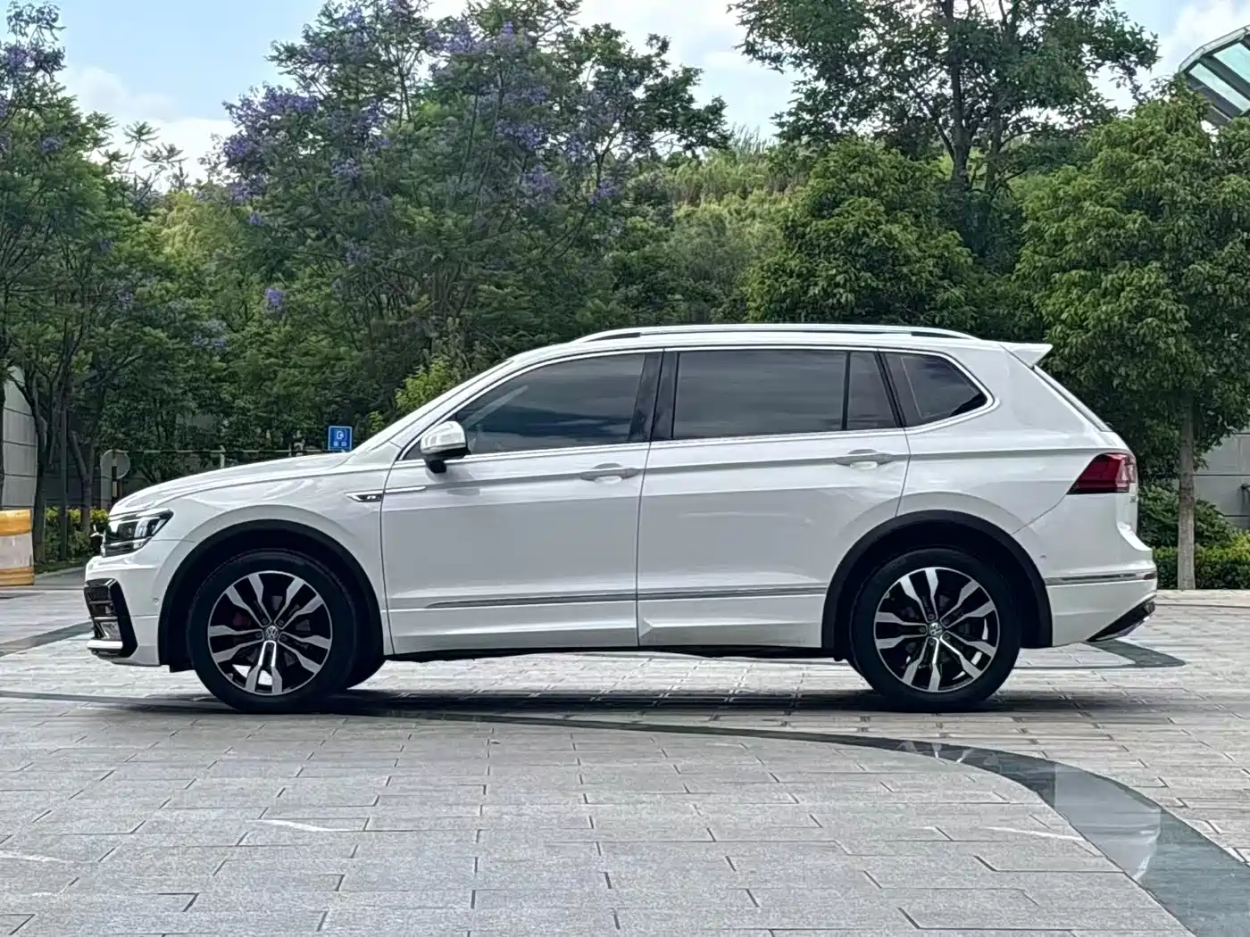 Volkswagen Tiguan L 2020 330TSI Auto 2WD R-Line Flagship China VI фото 3
