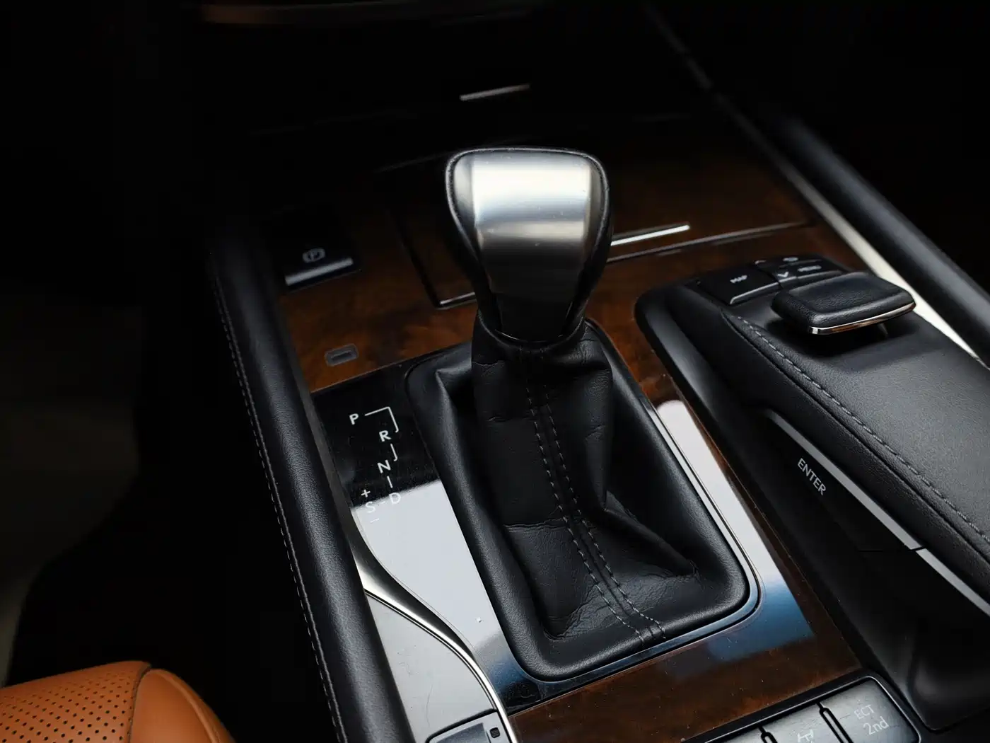 Lexus LX 2016 570 Dynamic Luxury Edition фото 15