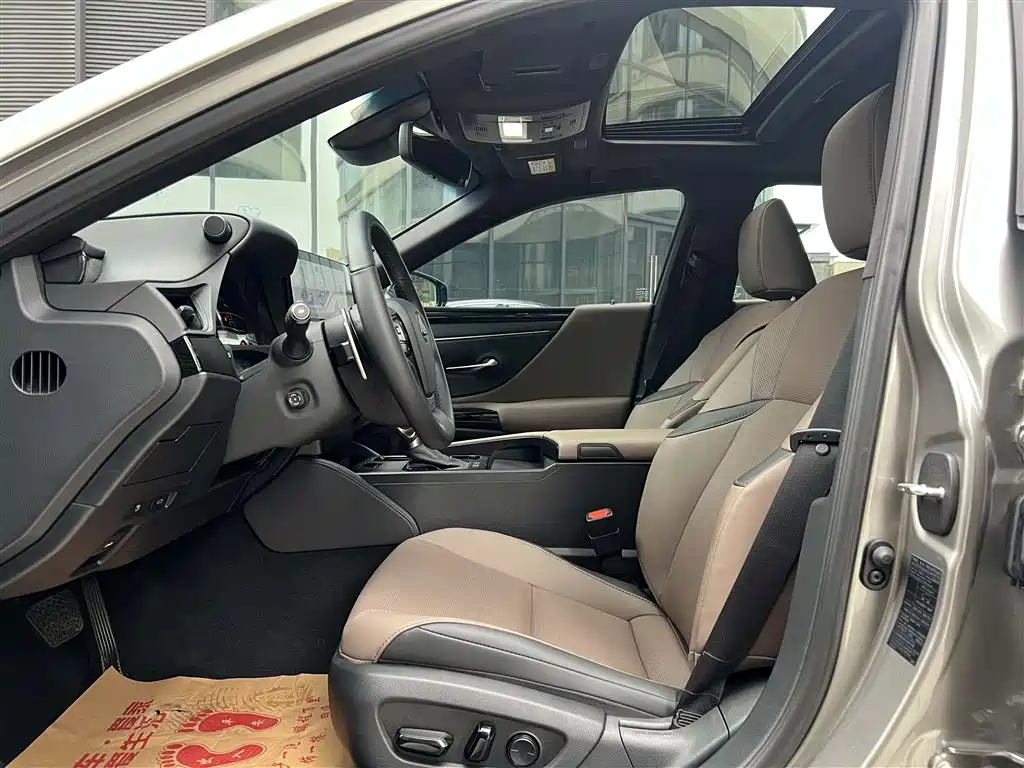 Lexus ES 2023 200 Excellence Edition фото 4
