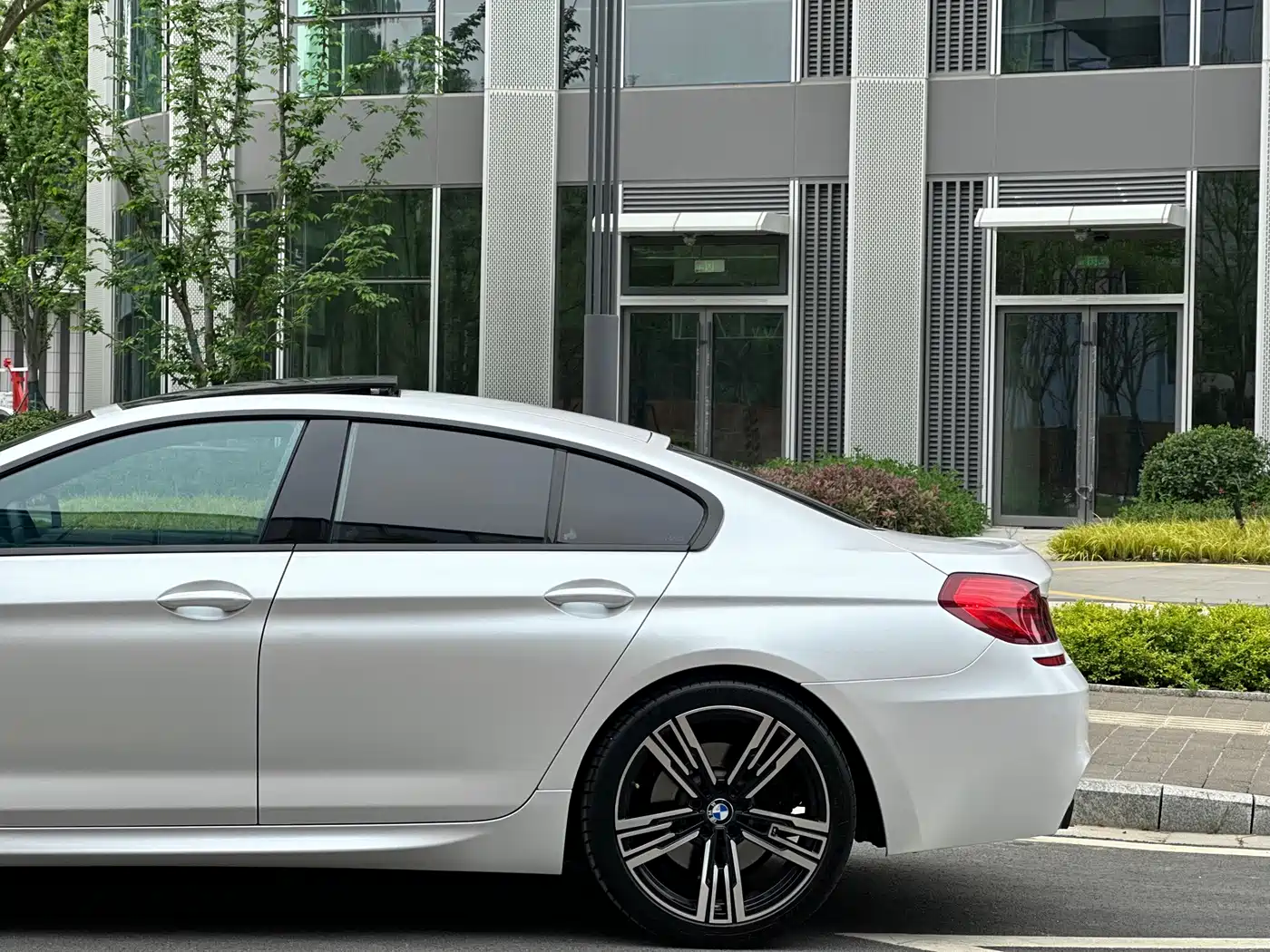 BMW 6 Series 2013 Facelift 640i Gran Coupe фото 8