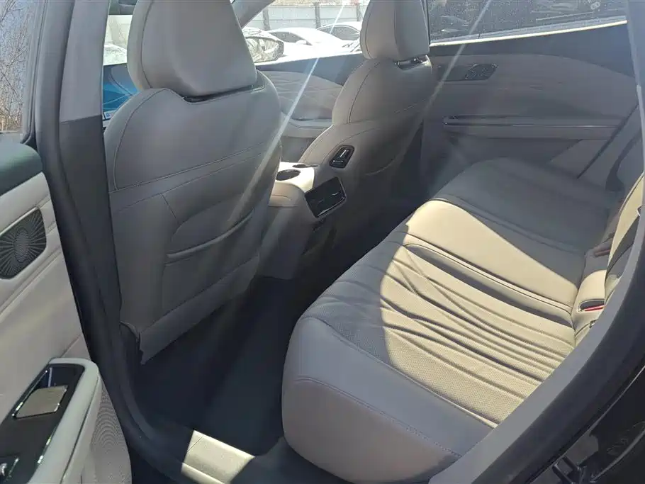 GEELY GALAXY GALAXY SPARKLE 8