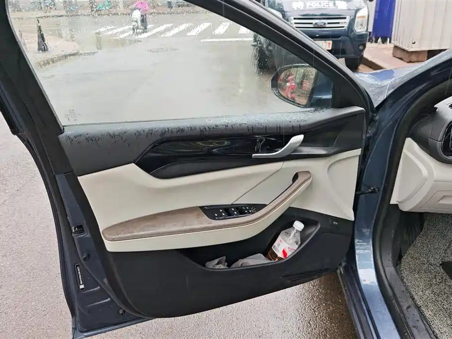 BYD Qin PLUS 2024 Glory Edition DM-i 55KM Leading фото 7