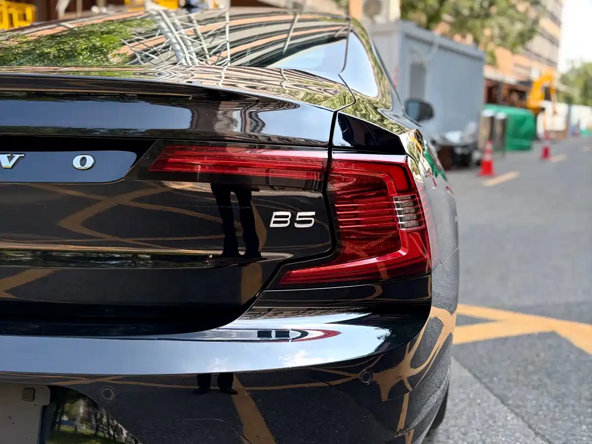 Photo 10 - Volvo S90