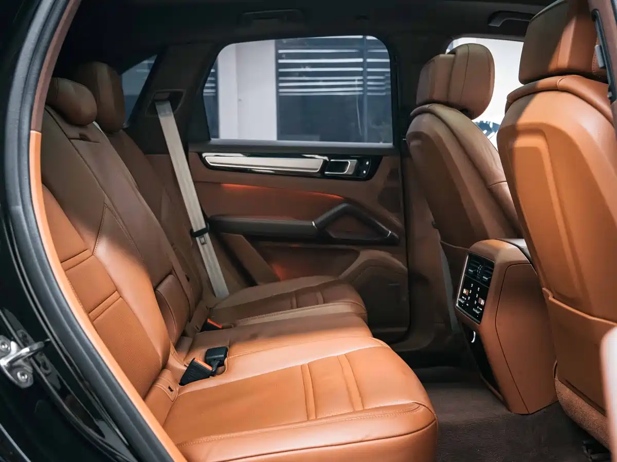Porsche Cayenne New Energy 2023 Cayenne E-Hybrid 2.0T Platinum Edition фото 12