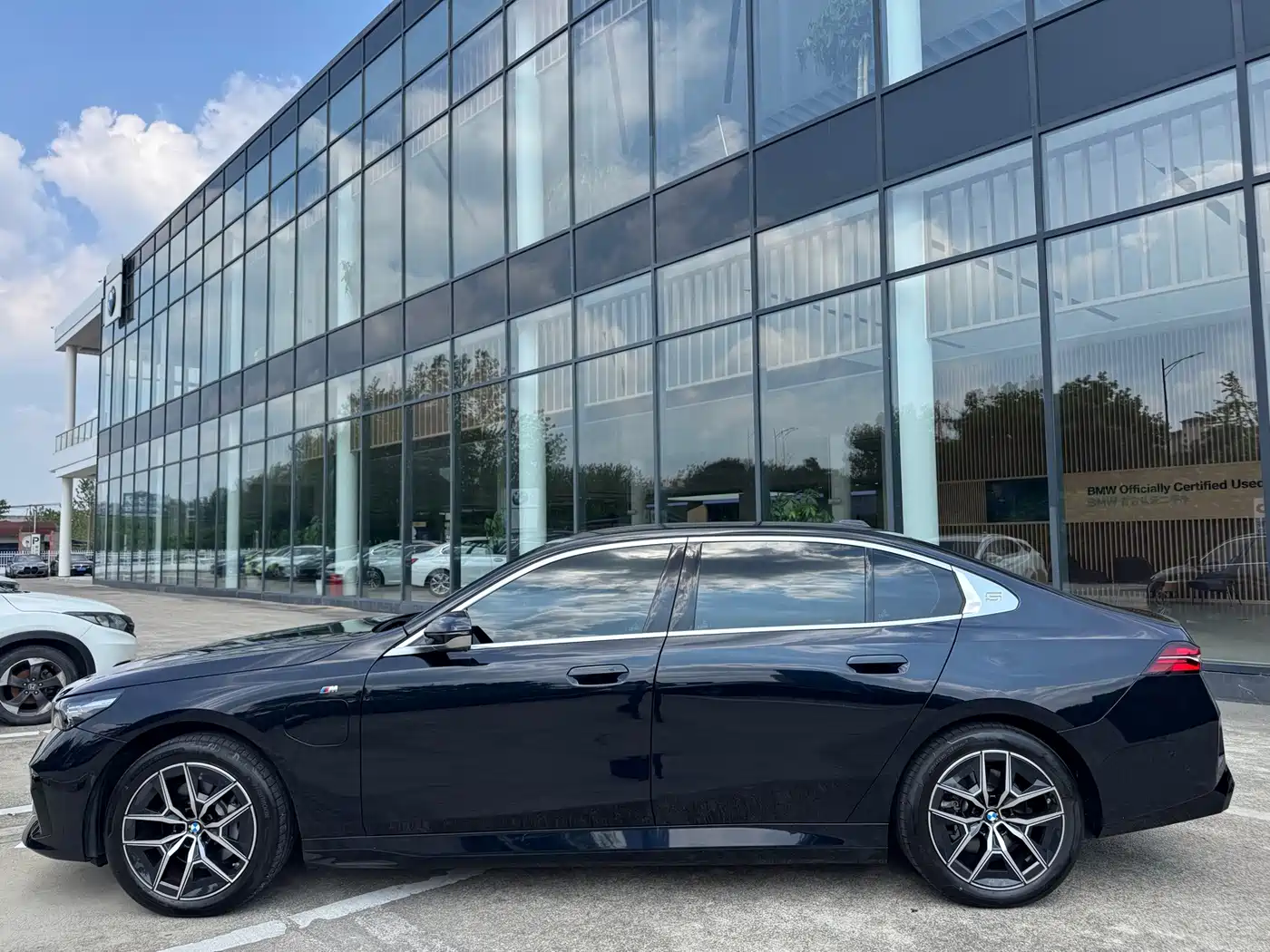 2026 BMW i5