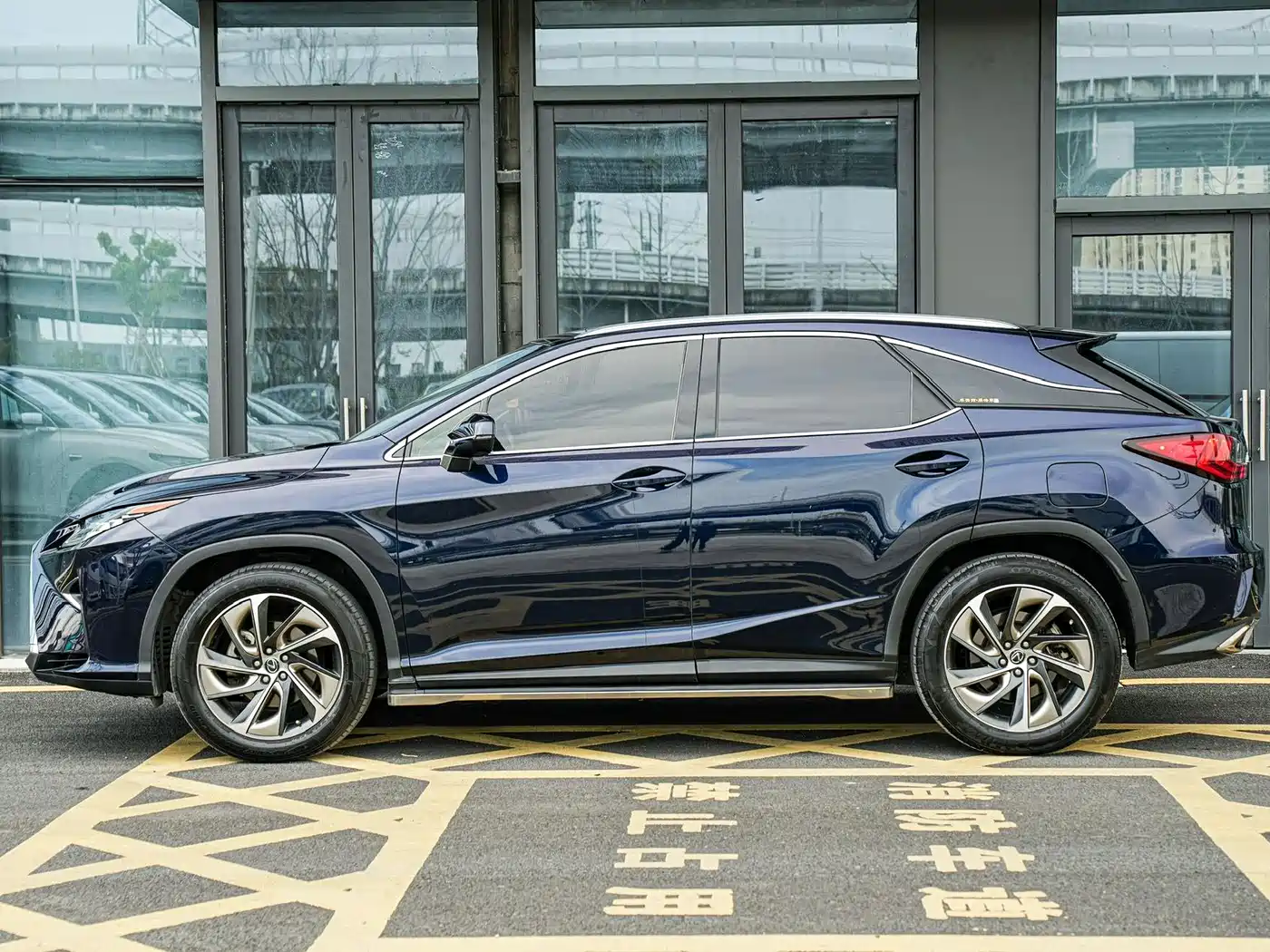 Lexus RX 2016 300 4WD Elegance Edition China VI фото 7