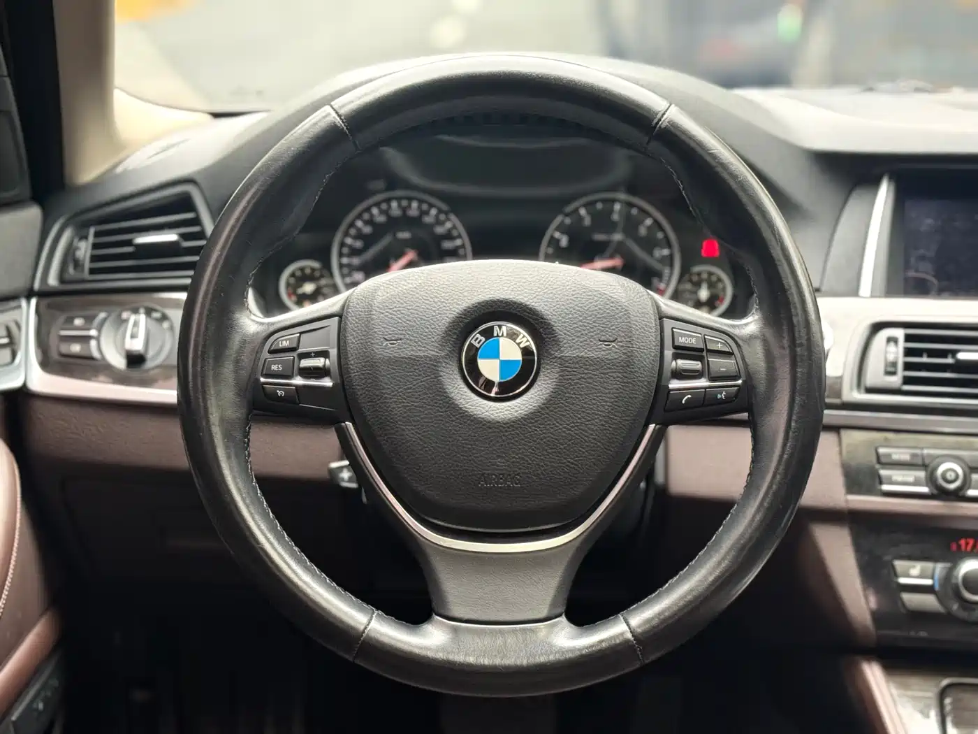 BMW 5 Series 2014 525Li Luxury Design Package фото 6