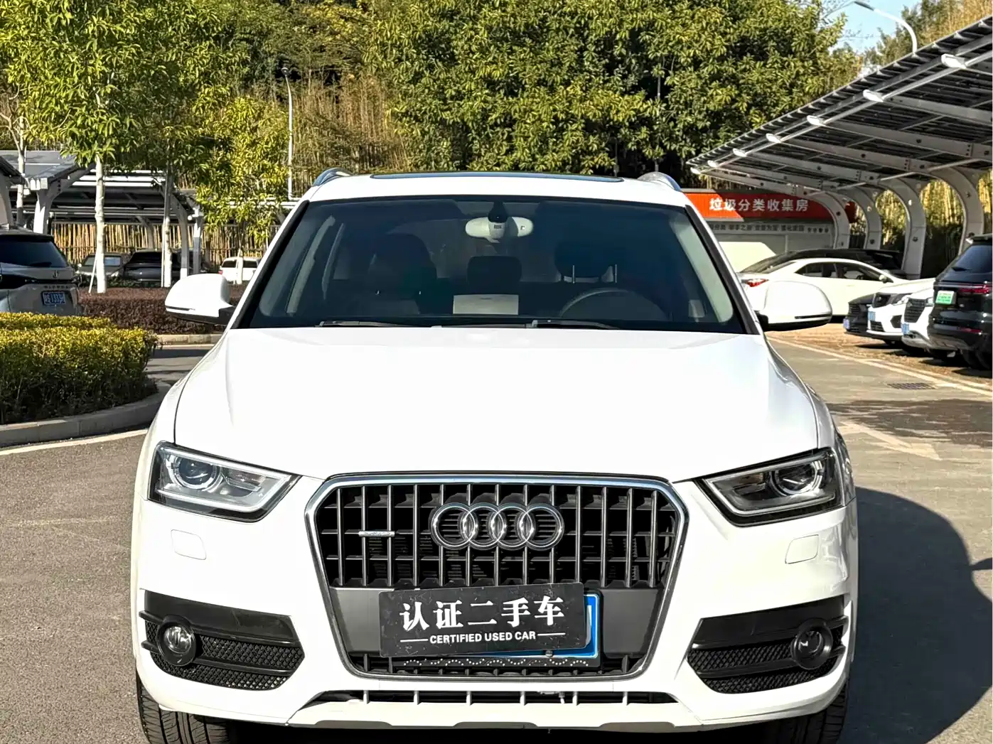 Photo 2 - Audi Q3