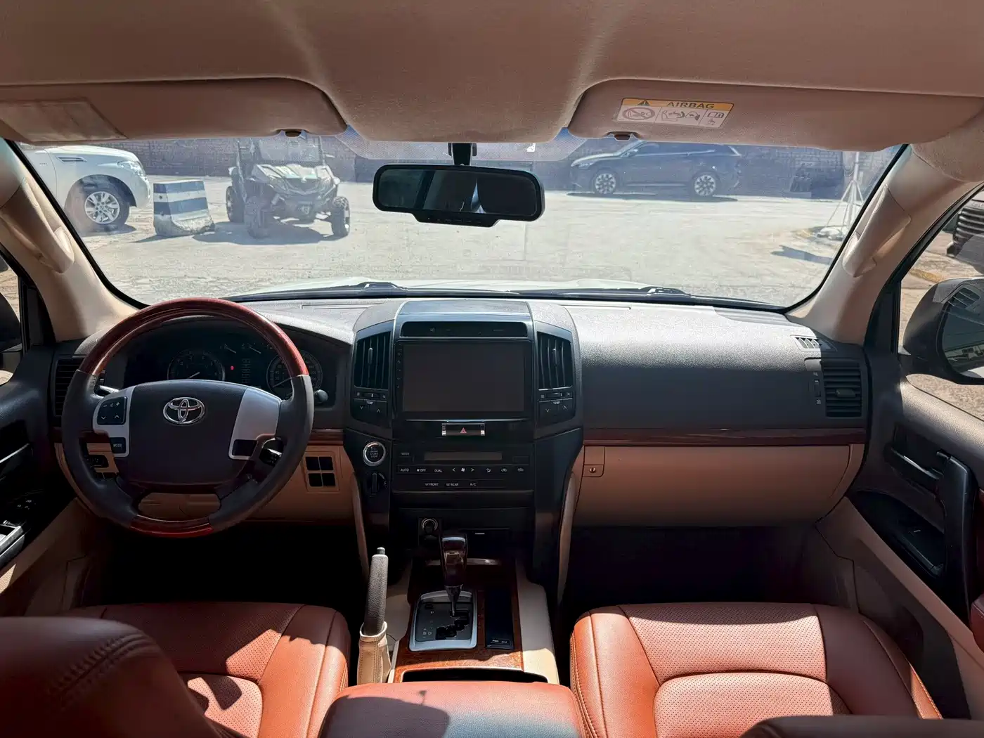 Toyota Land Cruiser (Import) 2015 4.0L V6 Middle East Low Configuration Edition фото 5