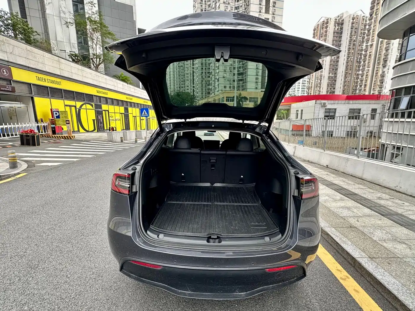 TESLA MODEL Y