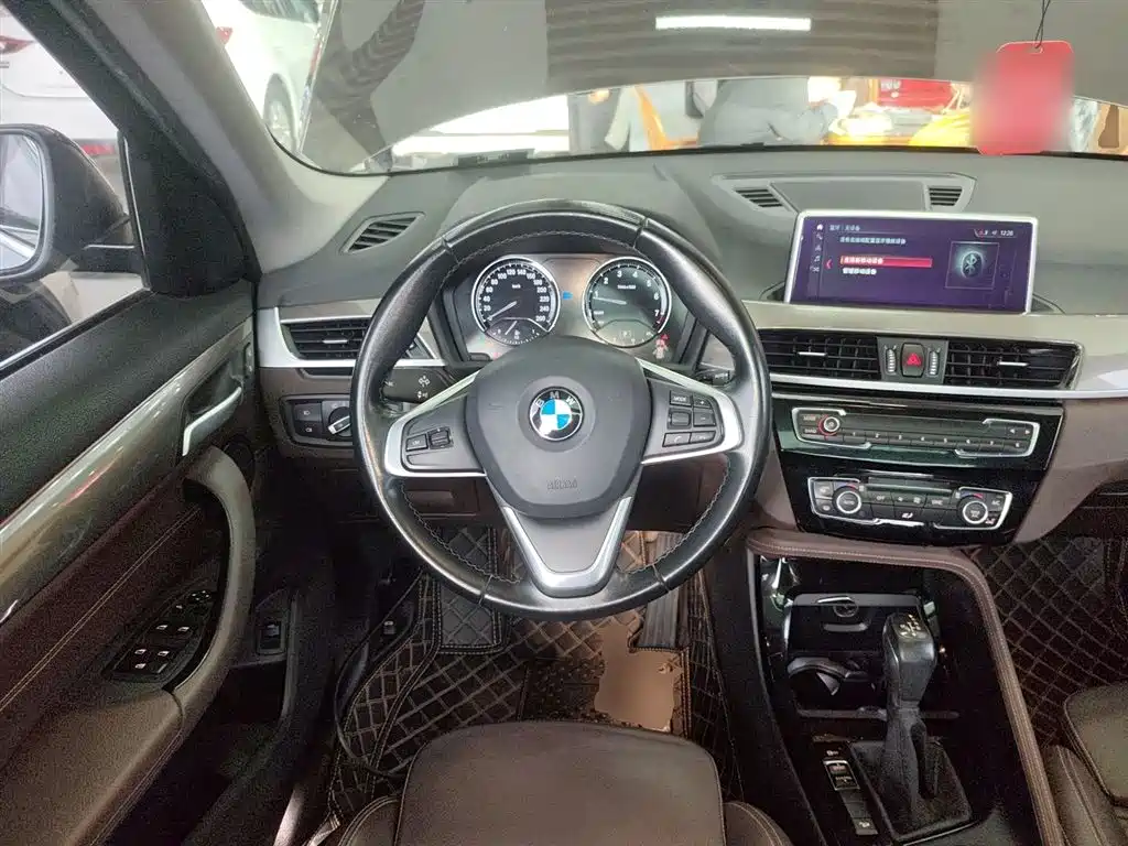 BMW X1 2019 xDrive20Li Premium Model фото 11