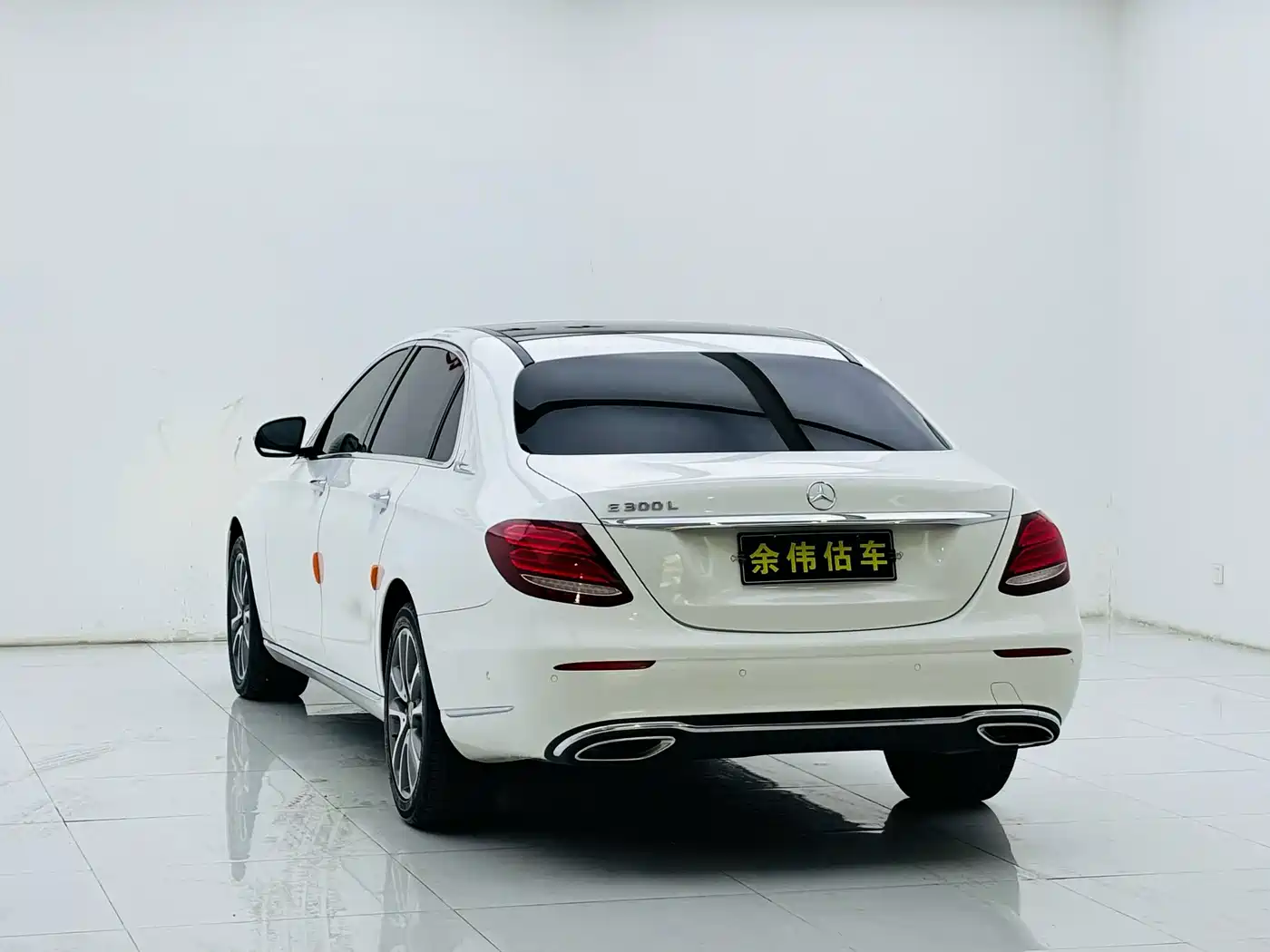 Фото 5 - Mercedes-Benz E-Class