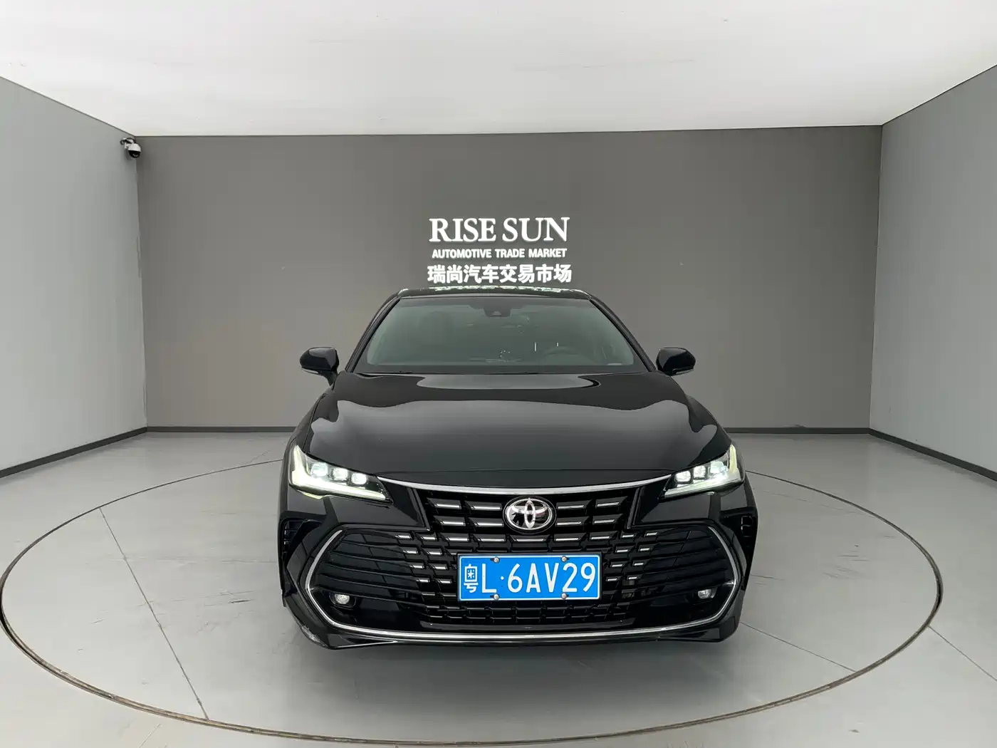 Toyota Avalon 2024 2.0L Luxury Edition фото 2