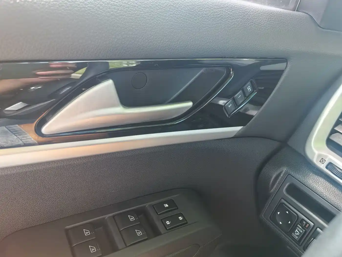 Dongfeng Aeolus Dongfeng Fengshen AX7 2015 2015 2.3L Automatic Premium
