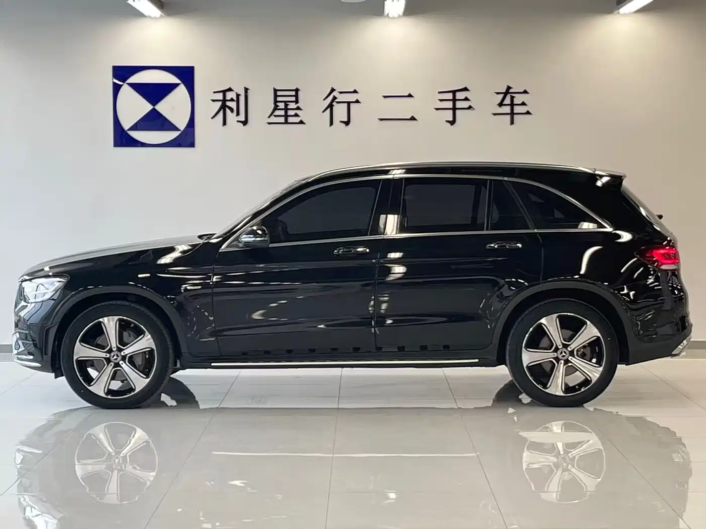 Mercedes-Benz GLC 2022 GLC 300 L 4MATIC Dynamic Collector's Edition фото 3