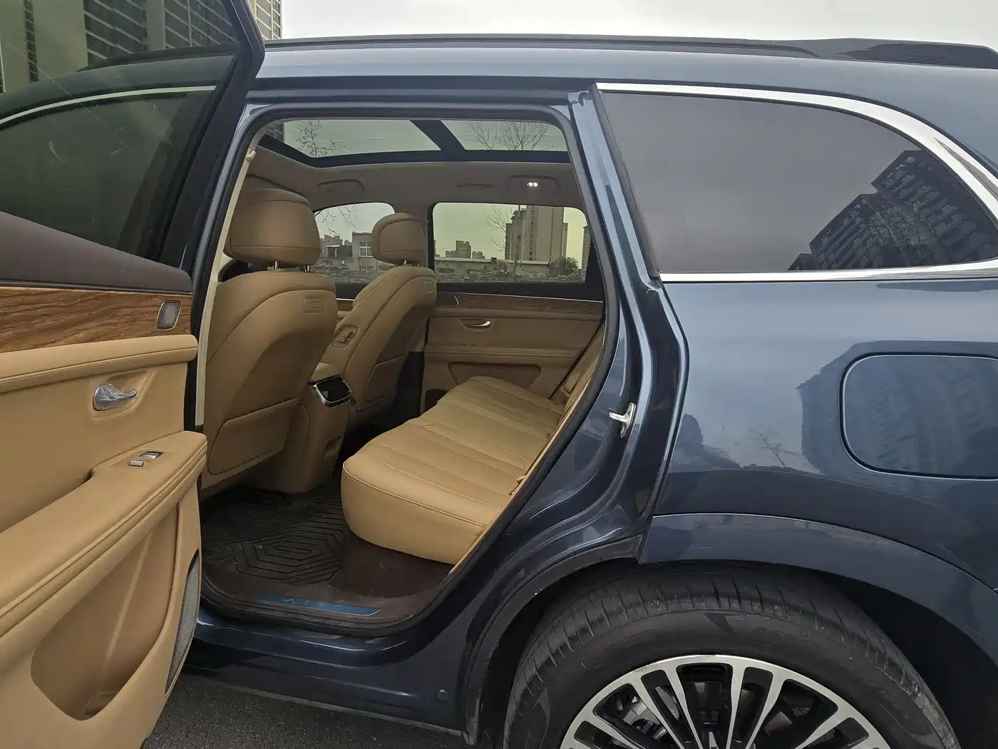 AITO Wenjie AITO M7 2024 1.5T Smart Drive RWD Ultra 5-seater фото 5