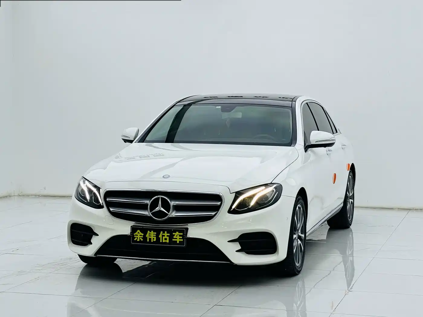 Фото 3 - Mercedes-Benz E-Class
