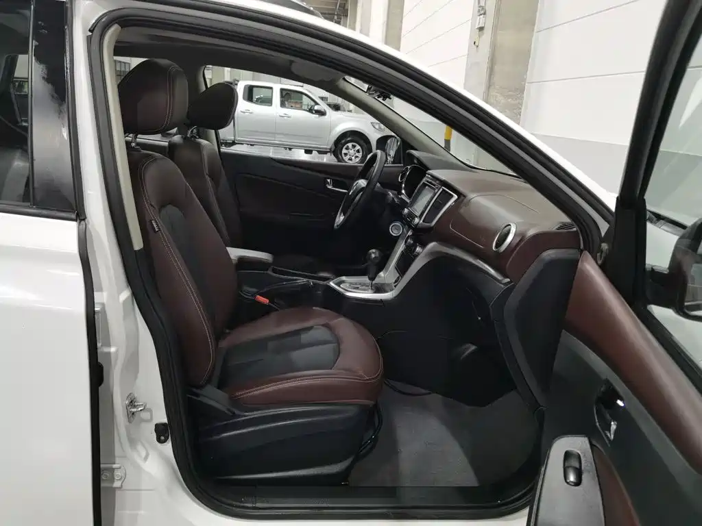 Venucia T70X 2016 2015 2.0L CVT Smart Fun Sport Edition