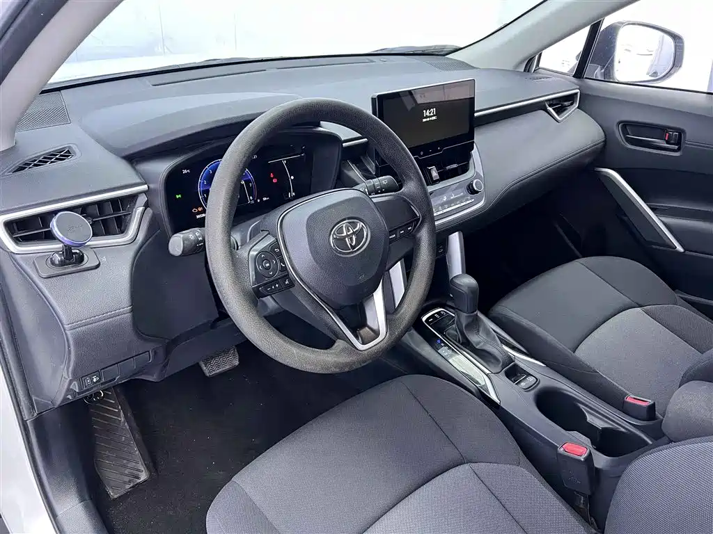 Toyota Frontlander 2023 2.0L CVT Elite Edition фото 7