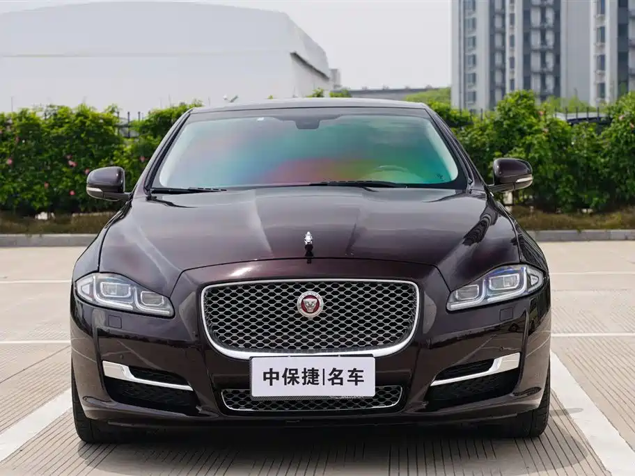 JAGUAR XJ