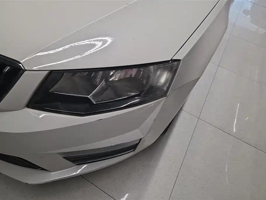Škoda Octavia 2017 1.6L Automatic Smart Edition фото 5
