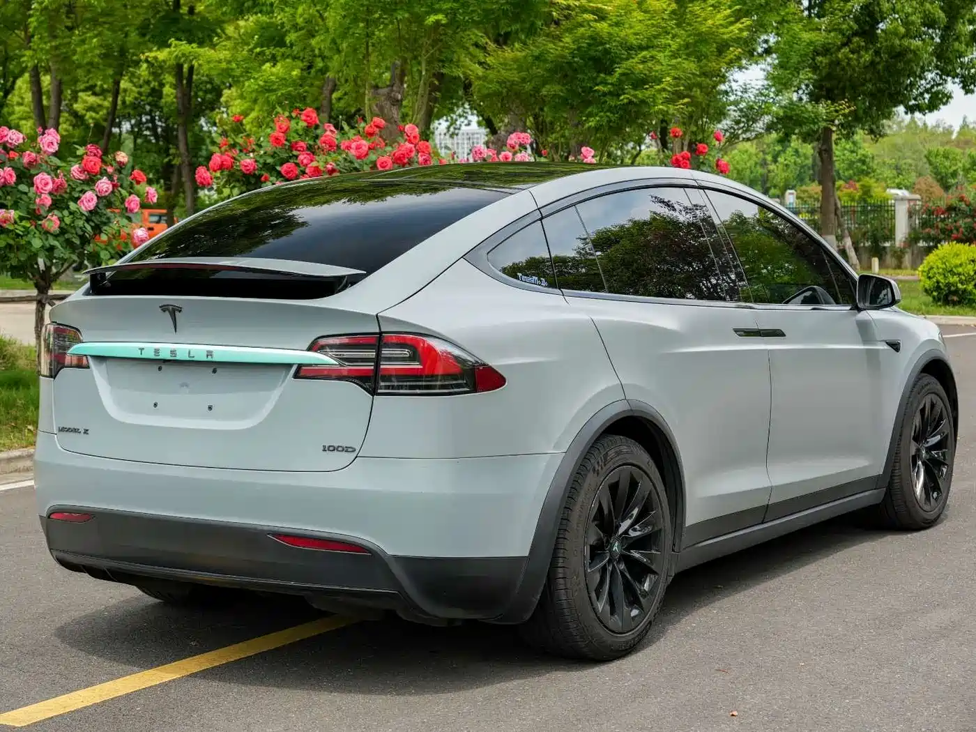 TESLA MODEL X